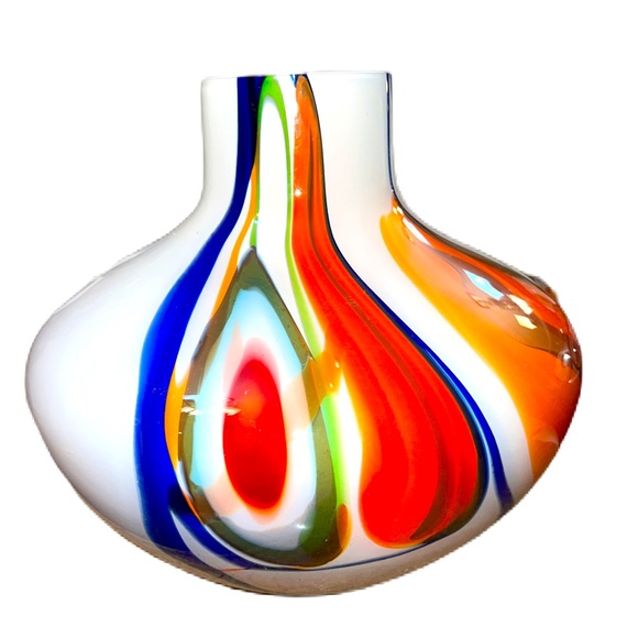 Beautiful Vase - Picture 2 of 8